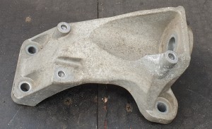 ŁAPA SKRZYNI BIEGÓW PRAWA 8E0399114L AUDI A4 B7 3.2 FSI AUK