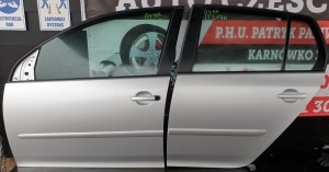 DRZWI LEWE TYŁ VW GOLF V HB LA7W
