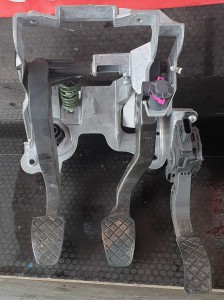 PEDAŁY GAZ HAMULEC STELAŻ 8K1721117 8K0721523  AUDI A4 B8 MANUAL 