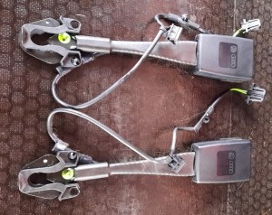 ZAPINKA PASA PRZÓD PRAWA LEWA 8K0857755D AUDI A4 B8 