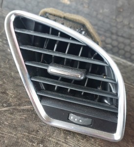 KRATKA NAWIEWU PRAWA 8T1820902C AUDI A4 B8
