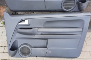 BOCZEK DRZWI PRAWY PRZÓD POD ELEKTRYKĘ VW FOX