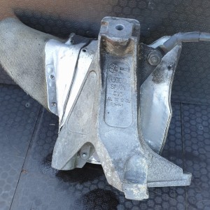 ŁAPA WSPORNIK SILNIKA PRAWA 8E0199308A VW AUDI A4 B6 2.0 ALT