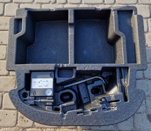 ZESTAW NAPRAWCZY STYROPIAN SPRĘŻARKA 5E5863957A SKODA OCTAVIA III KOMBI