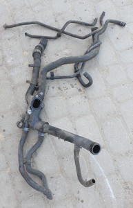 OBUDOWA TERMOSTATU WĘŻE 032121111CG CGG 1.4 16V SEAT IBIZA IV