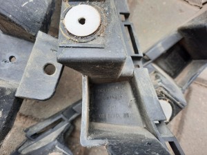 ŚLIZGI ZDERZAKA TYŁ KOMPLET 13179903 13179908 13250393 OPEL CORSA D 3D