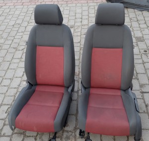 FOTEL PRAWY LEWY GRZANY VW GOLF V HB 