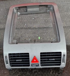 KRATKA NAWIEWU ŚRODKOWA 1T1819728D VW TOURAN I LIFT