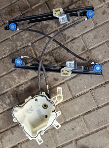 PODNOŚNIK MECHANIZM SZYBY PRAWY PRZÓD  5P0837402S SEAT ALTEA LIFT