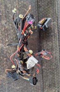 WIĄZKA INSTALACJA DRZWI PRAWY PRZÓD 1U0121BE SKODA OCTAVIA I LIFT