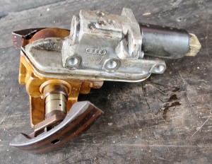 NAPINACZ ROZRZĄDU 078109088C 2.4 V6 BDV AUDI