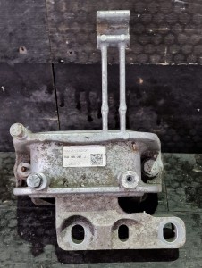 ŁAPA PODUSZKA SILNIKA 3Q0199262J VW PASSAT B8 2.0 TDI