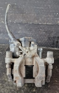 ZACISK HAMULCOWY PRAWY TYŁ 3Q0615406 TYŁ VW PASSAT B8 KOMBI