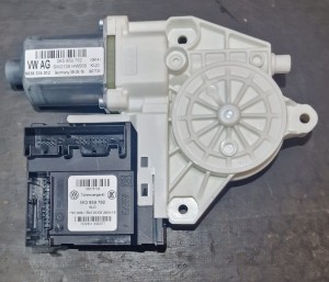 SILNICZEK SZYBY PRAWY PRZÓD 5K0959792 2K5959702  VW CADDY IV MAXI