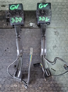 ZAPINKA PASA PRZÓD PRAWA LEWA 1K3857755L 1K3857756S VW GOLF V HB