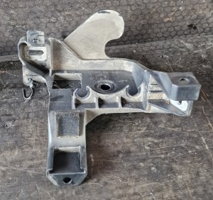 UCHWYT MOCOWANIE POMPY ABS 13270689 OPEL MERIVA B