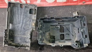 PODSTAWA AKUMULATORA 13312806 OPEL MERIVA B 1.4 B