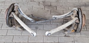 ZWROTNICA TYŁ PRAWA LEWA WAHACZE VW TOUAREG