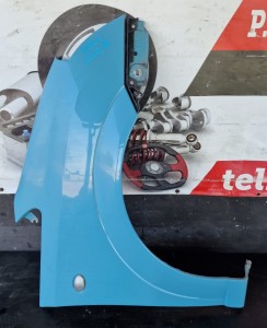 BŁOTNIK PRAWY PRZÓD OPEL MERIVA A Z21Q