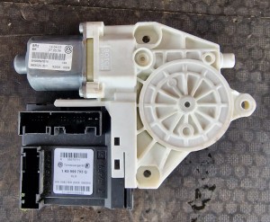 SILNICZEK SZYBY LEWY PRZÓD 1K0959793Q 5N0959701B VW TIGUAN