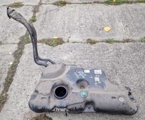 ZBIORNIK BAK PALIWA 0,9 TCE 172022527R DACIA SANDERO II LIFT