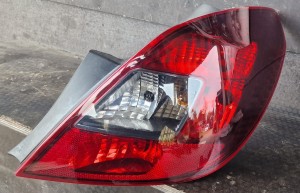 LAMPA PRAWA TYŁ 13296480 OPEL CORSA D