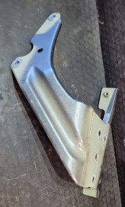 MOCOWANIE WSPORNIK BŁOTNIKA PRAWY 57A821232 SKODA KAROQ