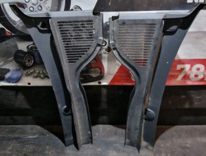 PODSZYBIE PRAWE LEWE KOMPLET 57A819403 57A819404 SKODA KAROQ 2.0 TDI