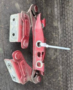 ZAWIASY MASKI KOMPLET 3R0823301A 3R0823302A SEAT EXEO 2.0 TDI