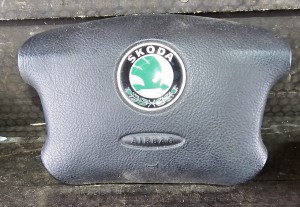 PODUSZKA AIRBAG KIEROWCY 3U0880201D SKODA SUPERB I