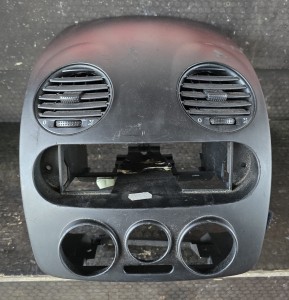 PANEL ŚRODKOWY KRATKI NAWIEWU 1C1858071 1C1858071 VW NEW BEETLE 2.0 B