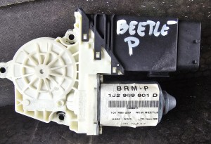 SILNICZEK SZYBY PRAWY PRZÓD  1J2959801D  VW NEW BEETLE