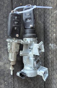 STACYJKA WKŁADKA DRZWI 2 X KLUCZYK 1K0905851B VW GOLF VI HB