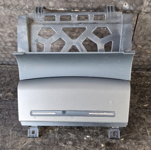 POPIELNICZKA SCHOWEK 8P0857951 AUDI A3 8P LIFT