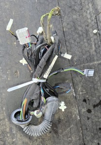 WIĄZKA INSTALACJA DRZWI LEWA PRZÓD 13200968 OPEL CORSA E 5D