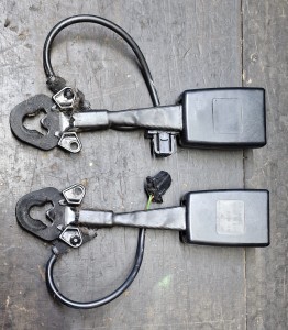 ZAPINKA PASA PRZÓD PRAWA LEWA 8E0857755D AUDI A6 C6 