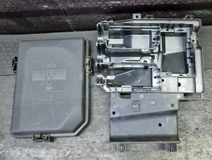 SKRZYNKA BEZPIECZNIKÓW 39049563 OPEL ASTRA K V KOMBI 1.6 cdti