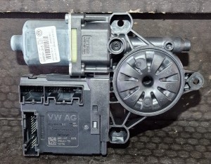 SILNICZEK SZYBY LEWY PRZÓD 3C0959793C 3AA959701A VW PASSAT B7