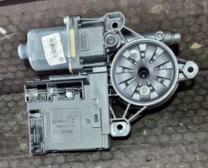 SILNICZEK SZYBY PRAWY PRZÓD 3AA959702A VW PASSAT B7