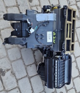 NAGRZEWNICA KOMPLETNA 13330978 OPEL ASTRA IV 1.6 B