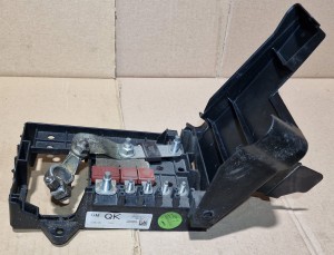 SKRZYNKA BEZPIECZNIKÓW 13302304QK OPEL ASTRA IV 1.6 A16XER