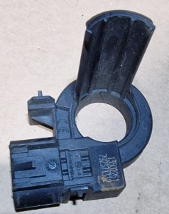 CZUJNIK AKUMULATORA 13502261 OPEL ASTRA IV 1.6 A16XER