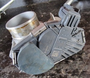 PRZEPUSTNICA 55562270 OPEL ASTRA IV 