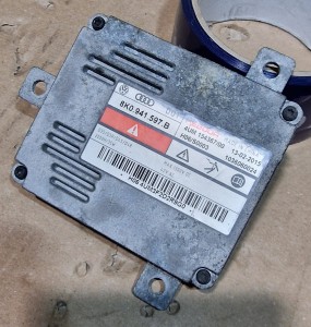 PRZETWORNICA XENON 8K0941597B SKODA OCTAVIA III