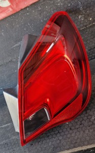 LAMPA TYŁ 13428448 OPEL CORSA E 5D
