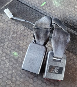 ZAPINKA KLAMRA PASA TYŁ PRAWA LEWA 88862JD10A 88863JD10A NISSAN QASHQAI J10 Lift 2.0 B