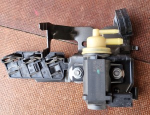 ZAWÓR PODCIŚNIENIA MOCOWANIE 1K0906627B  VW GOLF VII GTD 2.0 TDI