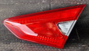 LAMPA PRAWA TYŁ W KLAPĘ NISSAN PULSAR