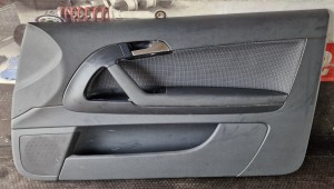 BOCZEK DRZWI PRAWY PRZÓD AUDI A3 8P  3D