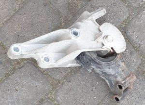 ŁAPA PODUSZKA SILNIKA 13248661 13248630 OPEL ASTRA IV J 1.4 A14XER 